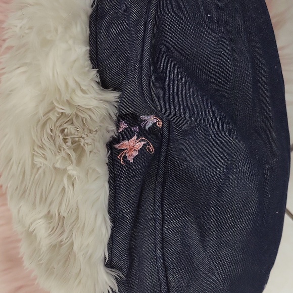 SALE!! Brand New BARBIE FAUX FUR DENIM PET BED - Picture 3 of 7